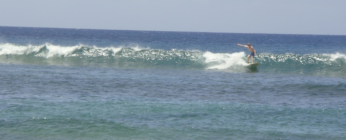 playa jobos surfing