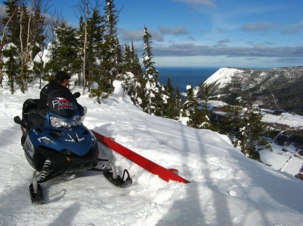 "Snowmobiling Gaspesie"