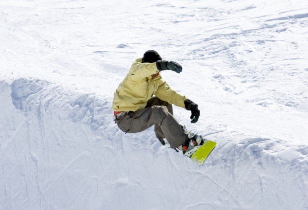 "Snowboarder in Sulayr Superpark"