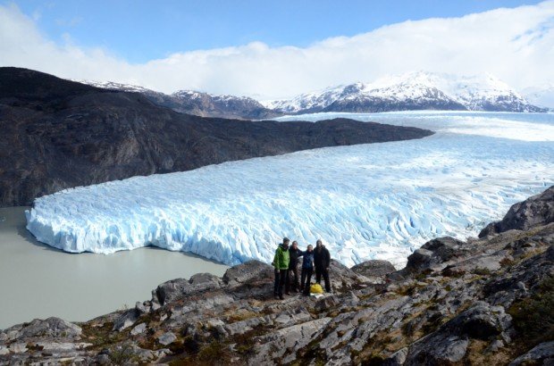 "Hiking Circuito Glaciar Grey Trail"