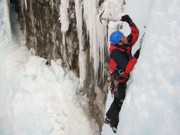 "Ice Climbing Valle Tierra Mayor"