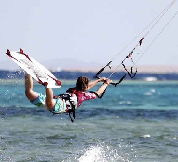 "Kitesurfing"