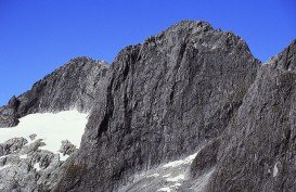 Sabre Peak, Darren Mountains