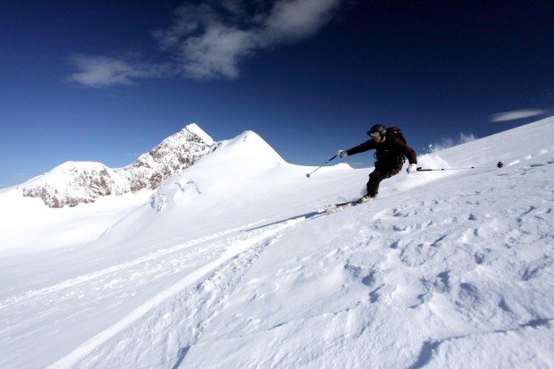 "Skiing Glacier Martial"