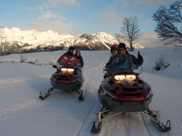 "Snowmobiling Valle Tierra Mayor"