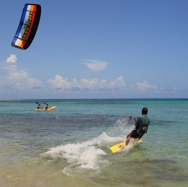 "Kitesurfing"