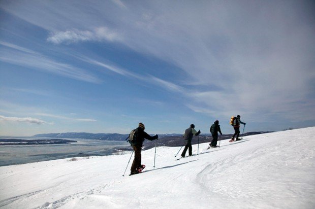 "Snowshoeing Quebec paths"