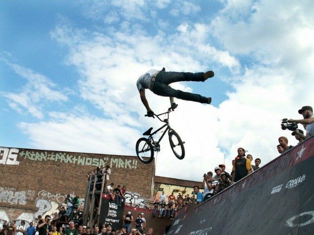 "BMX Freestyle in MellowPark"
