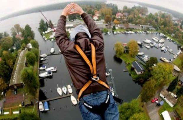 "Bungee Jumping in Schönefeld"