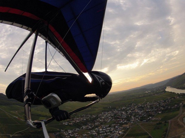 "Saar Hang Glider soars on the air"