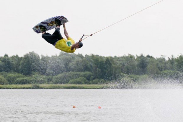 "Wakeboarding in Neuländer See"