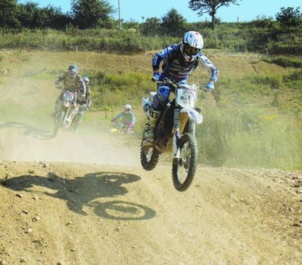 "Motocross riders in Bosville Terrain de motocross"