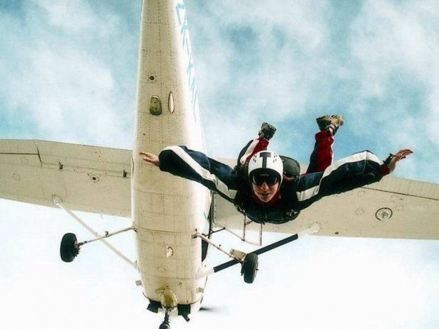 "Skydiving in La Rochelle"