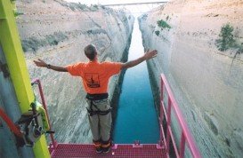 Corinth Canal, Corinthos