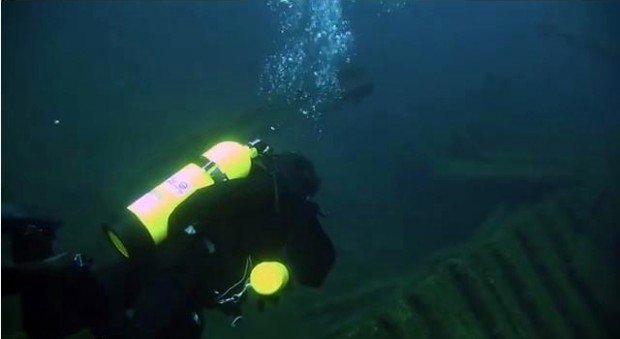 "Scuba Diving in Cayuga wreck"