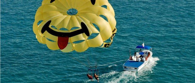 ''parasailing in Cancun''