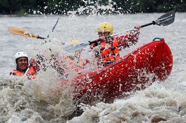 "Whitewater Kayaking in White River-Guzeripl"