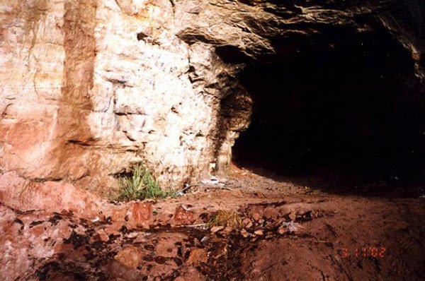 "Entrance of Tosna Sabliskiye Cave"