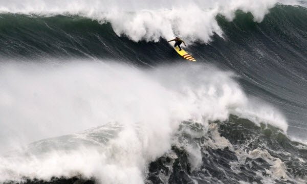 "Surfing a killer wave in Praia do Norte"