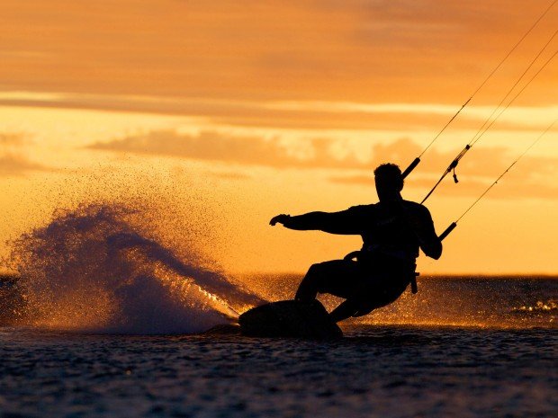 "Kitesurfing"