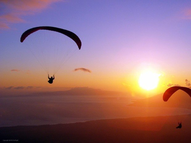 "paragliding"