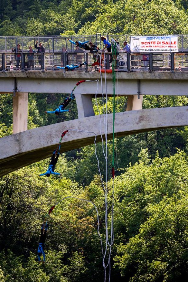 "Bungee Jumping in Salle Bridge"