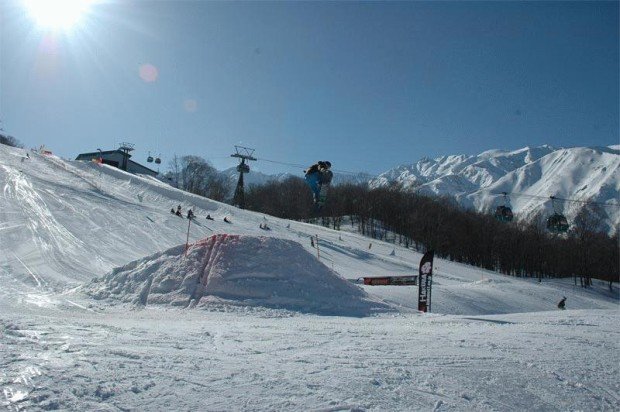 "Snowboarding in Hakuba Gorgy Ski Resort"