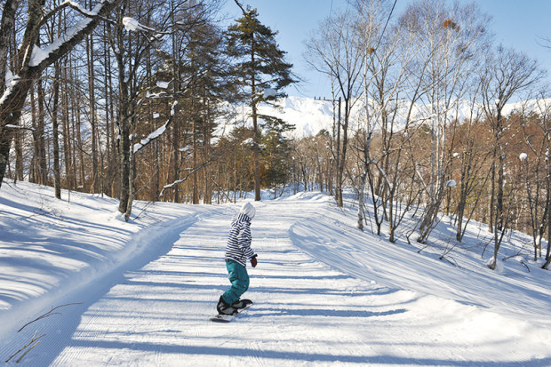 "Snowboarding in Hakuba Goryu Ski Resort"
