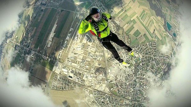 "Skydiver in Wiener Neustadt"