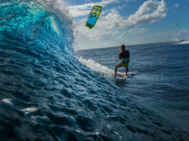 "Spectacular waves of the area"