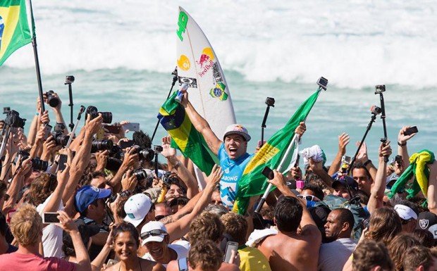 De Souza is 2015 World Surfing Champion