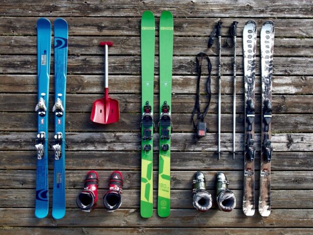 Image Source: https://pixabay.com/photos/ski-equipment-backcountry-skiing-932188/ 