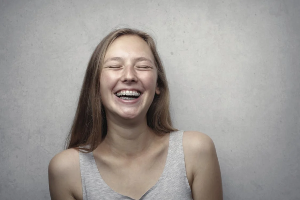 https://www.pexels.com/photo/woman-in-gray-tank-top-laughing-3812740/